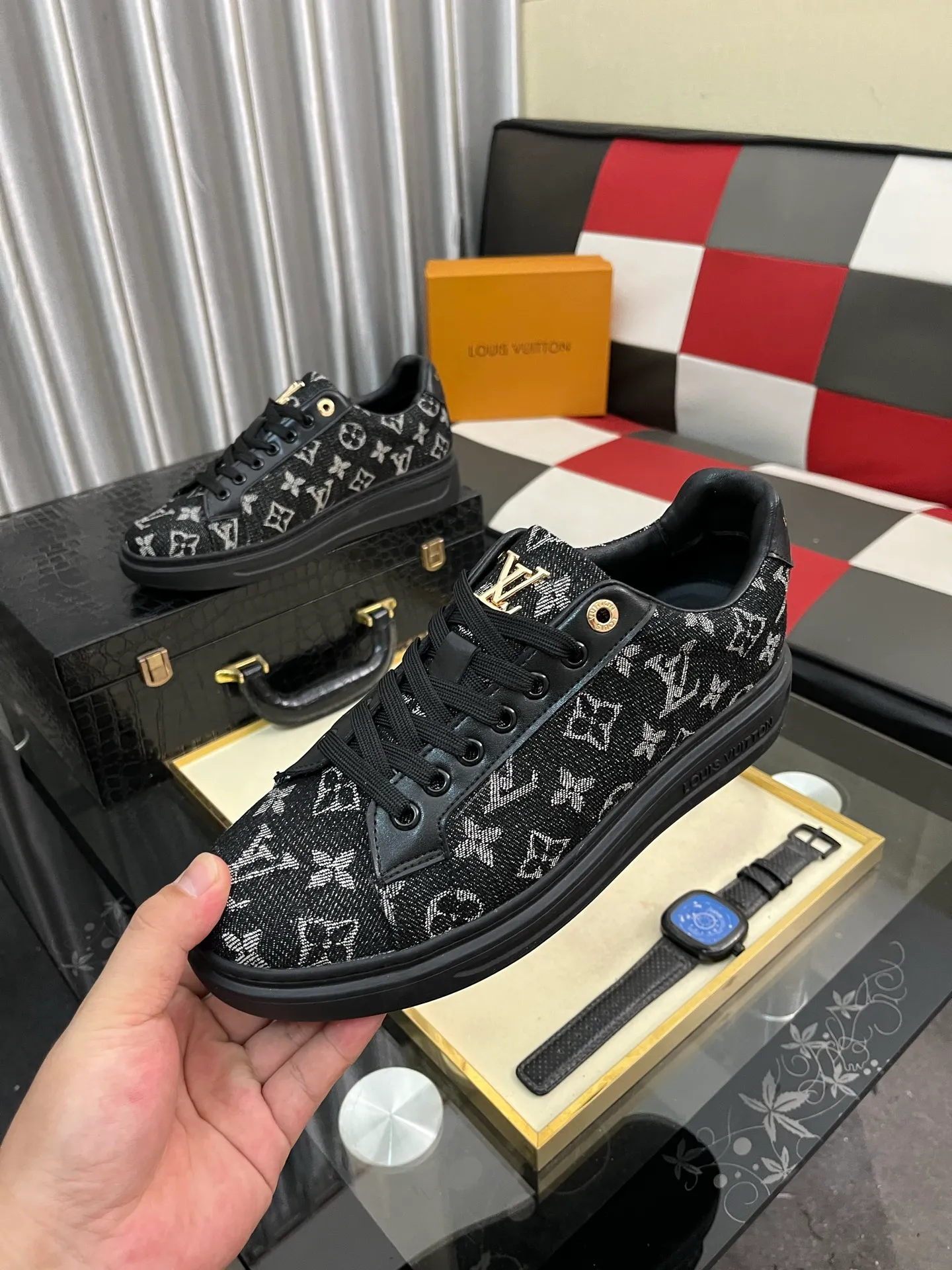 Men's shoes 💰400⌚️⌚️LV Louis Vuitton. The latest trendy casual shoes are popular in physical stores in sizes 38-44. New spring and summer comfortable imported custom original cowhide, unique jacquard fabric element design. Paired with sheepskin lining, Lv original bottom, [taiyang][taiyang] high-end packaging and high quality💪Details determine the quality, you can enter and leave the counter at will, welcome to compare🇮🇹